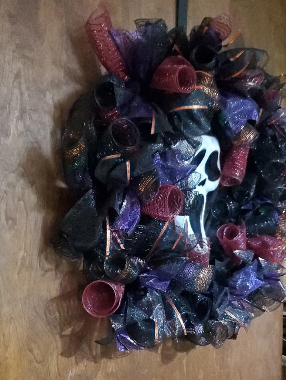 Spooky Scream Mask Halloween Wreath - Black, Purple & Red